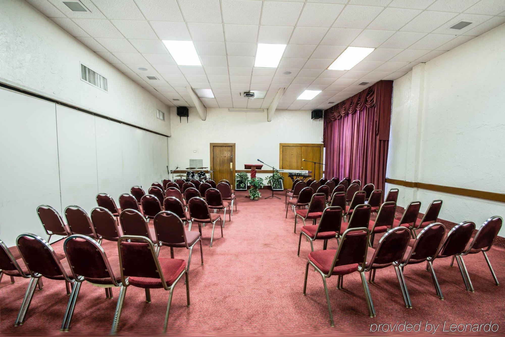 Rodeway Inn & Conference Center أورانج بارك المظهر الخارجي الصورة