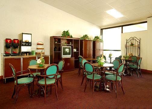 Rodeway Inn & Conference Center أورانج بارك المطعم الصورة