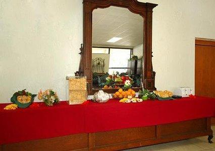 Rodeway Inn & Conference Center أورانج بارك المظهر الخارجي الصورة